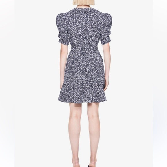 💙🤍𝐉𝐎𝐍𝐀𝐓𝐇𝐀𝐍 𝐒𝐈𝐌𝐊𝐇𝐀𝐈 “Evelyn” Blue floral Mini dress - Picture 6 of 7